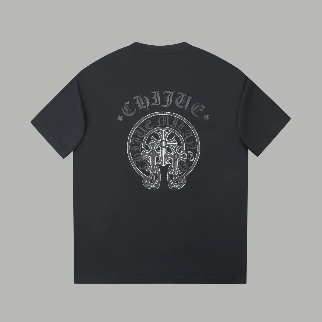 🅿️230 ✨CH✨🆕25SS spring and summer new style Crow Heart ✝ Rack logo leather label hot-drilled short sleeves Light luxury essential item for daily commuting for men and women Correct version Welcome to compare Detailed features · 260 grams of 100% pure cotton double yarn jersey fabric · Custom dyed in the same cylinder, special thickened 32 pieces of double-strand 1X1 thread · Double-needle stitching and cross-stitching technology · Original main mark, washed tag, brand moisture-proof paper packaging Color: white/black/purple/grey Size: S/M/L/XL